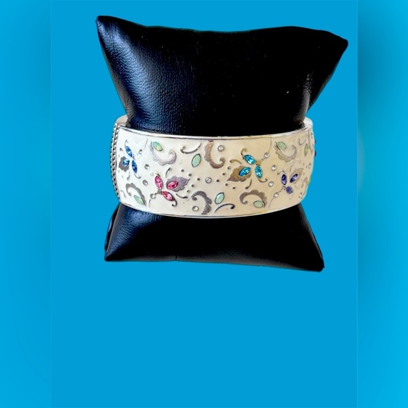 Brighton La Farfalla Round Bangle bracelet. This hinged bangle has flowers. - Picture 2 of 5